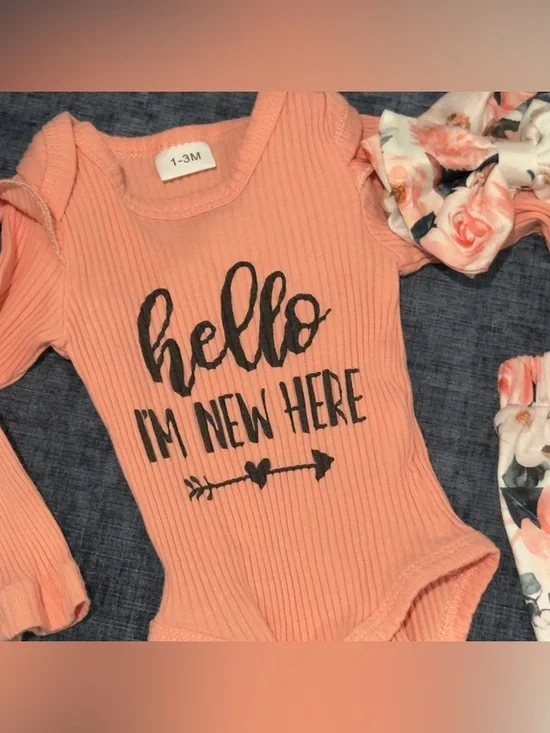 Peach 'Hello I'm New Here' Baby Set - Picture 2 of 2